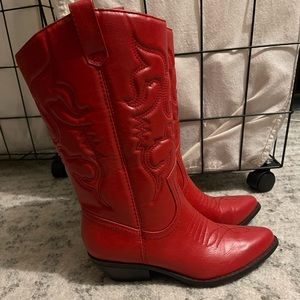 Red soda cowgirl boots. Only worn once. Good shape